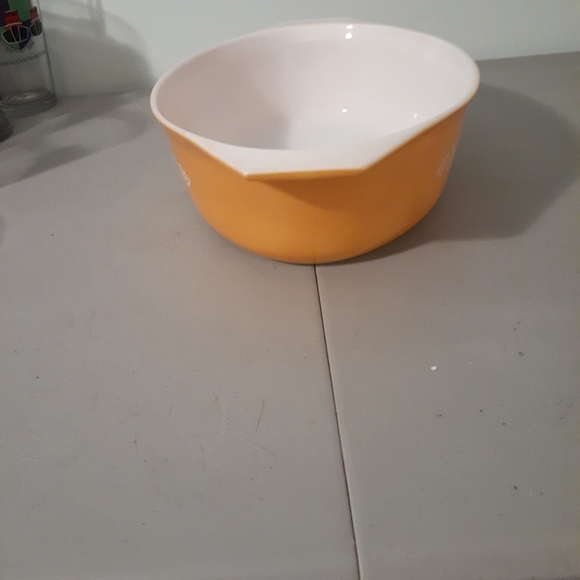 Another vintage Pyrex dish, series #045, 2.5 qt Casserole Dish. - Picture 4 of 7